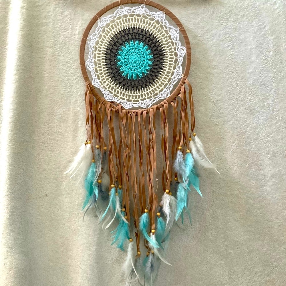 NWT BALI Large Bohemian Dreamcatcher with Feathers & Suede  12”W x 33”L